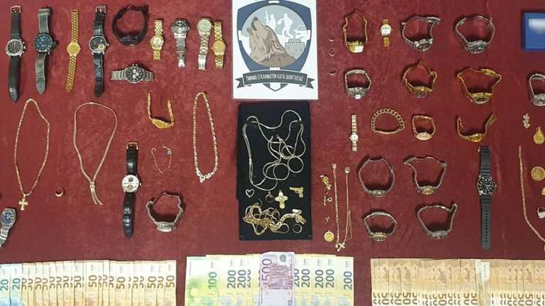 ΕΛΑΣ: Εξαρθρώθηκαν 14 συμμορίες - Ληστείες και διαρρήξεις με λεία 2,76 εκατ. ευρώ - Ο &quot;τραπεζίτης&quot;, οι &quot;επενδύσεις&quot; και οι γυναίκες-συνεργοί