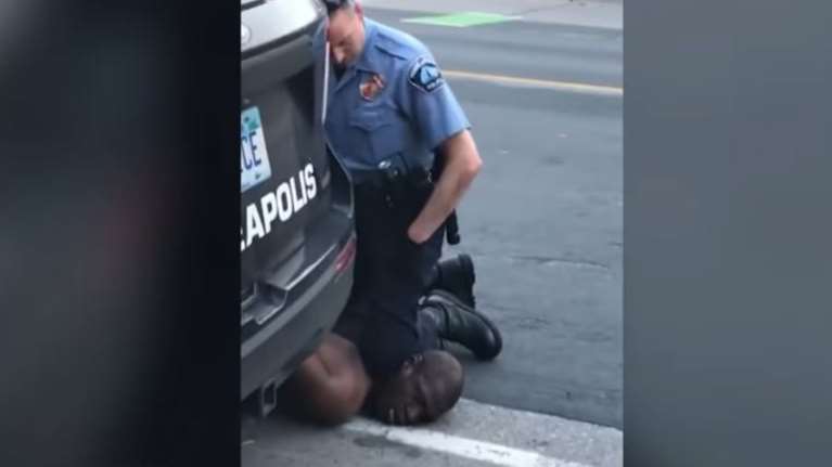 Νέα βίντεο για τον θάνατο του Τζορτζ Φλόιντ - Νύχτα συγκρούσεων στη Μινεάπολη των ΗΠΑ [εικόνες]