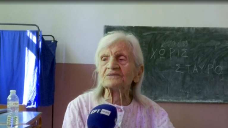 Συνταρακτική γιαγιά 104 ετών στα Τρίκαλα: Πέρασα πολέμους και δυστυχίες, αλλά τέτοιο κακό δεν έχω ξαναδεί [βίντεο]