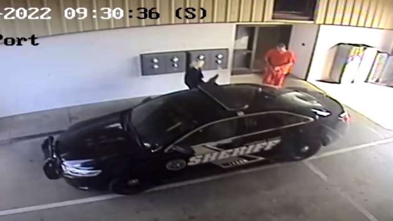 Δεσμοφύλακας ερωτεύθηκε βαρυποινίτη και τον βοήθησε να δραπετεύσει- &quot;Δεν έχω τίποτα να χάσω&quot; έλεγε στους συναδέλφους της