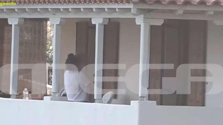 Γλυκά Νερά - Συγκλονιστικό: Στην αγκαλιά της γιαγιάς της η μικρή Λυδία - Στο σπίτι που μεγάλωσε η Καρολάιν [Βίντεο]