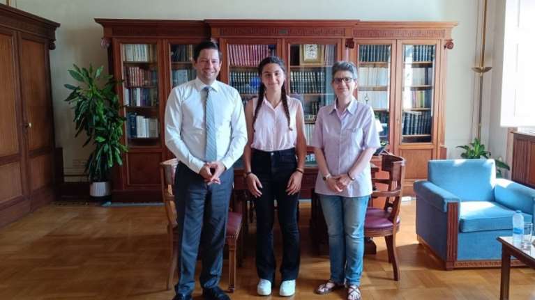 Η πρώτη των πρώτων στις Πανελλαδικές μπήκε στην Ιατρική του ΕΚΠΑ - Την υποδέχθηκε ο πρύτανης