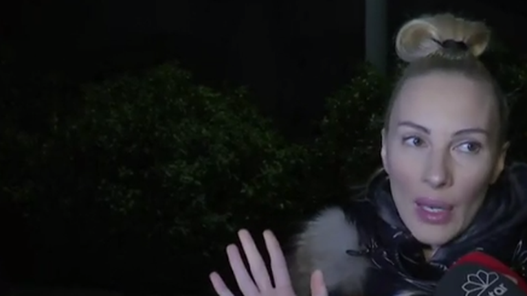 Τρομοκρατημένη η Διονυσία Κουκίου: "Μη βγάλεις άχνα, θα σε σφάξω" - Οι απειλές των ληστών στην πρώην Σταρ Ελλάς [Βίντεο]