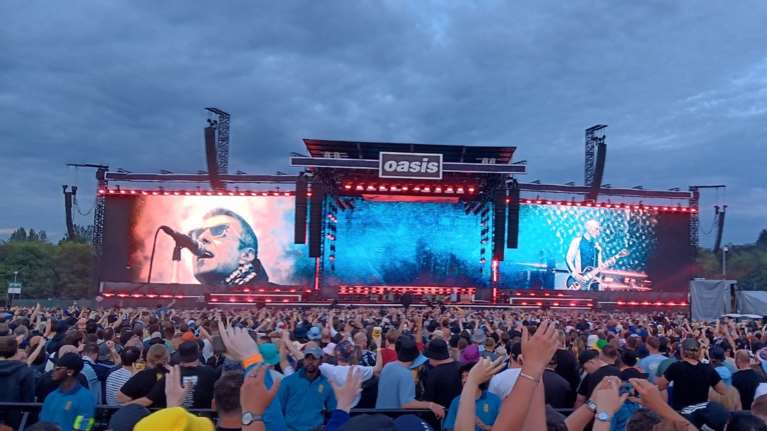 Είδαμε live την επανένωση των Oasis στο Μάντσεστερ: Η μεγάλη συναυλία των τελευταίων ροκ σταρ μιας άλλης εποχής [εικόνες]