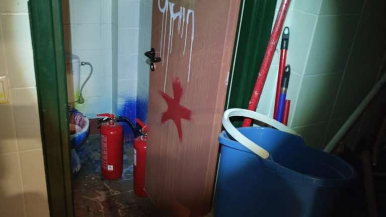 Αυτή είναι η εικόνα του &quot;αυτοδιαχειριζόμενου&quot; κυλικείου της Νομικής - Εκκενώθηκε με επέμβαση της Αστυνομίας [βίντεο]