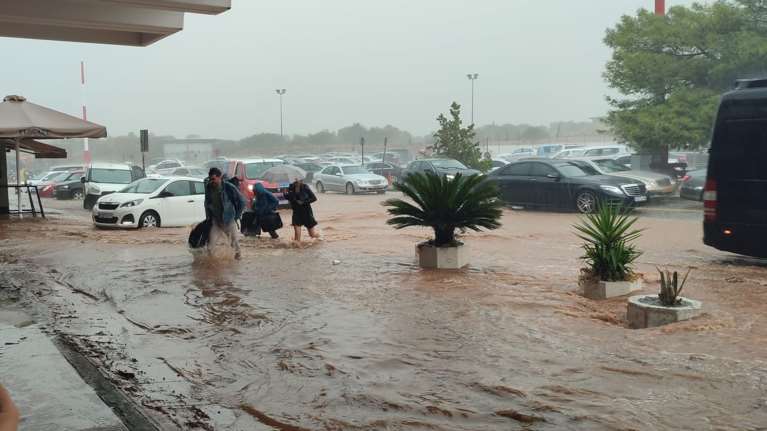 Κακοκαιρία στην Κρήτη: Μια απέραντη λίμνη το αεροδρόμιο Ηρακλείου [Εικόνες, βίντεο]