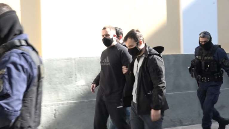 Ποιος είναι ο περιβόητος κακοποιός &quot;Τάκης&quot; - Η σκηνοθετημένη ληστεία στο ενεχυροδανειστήριο και το μακελειό στο μπαρ στη Γλυφάδα