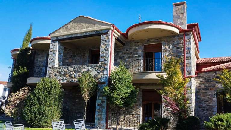 Φλώρινα: "Συγγνώμη από τα βάθη της καρδιάς μου", απαντά ο ιδιοκτήτης του ξενοδοχείου που δηλητηριάστηκαν 14 άτομα