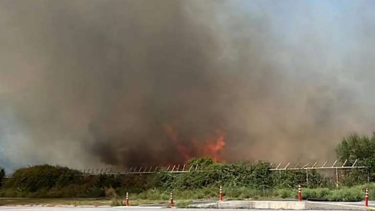 Πυρκαγιά ξέσπασε στο Πυθαγόρειο Σάμου: Καίει χαμηλή βλάστηση