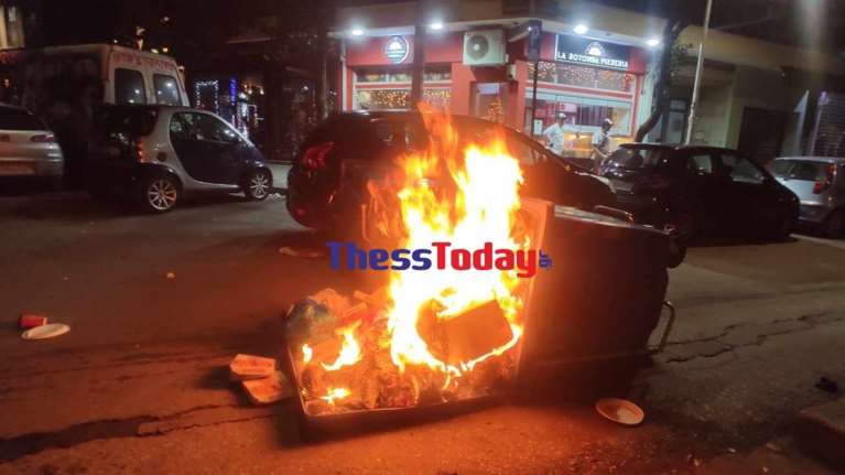 Θεσσαλονίκη: Επεισόδια στο ΑΠΘ-  Έπεσαν χημικά και βόμβες μολότοφ μεταξύ αντιεξουσιαστών και ΜΑΤ