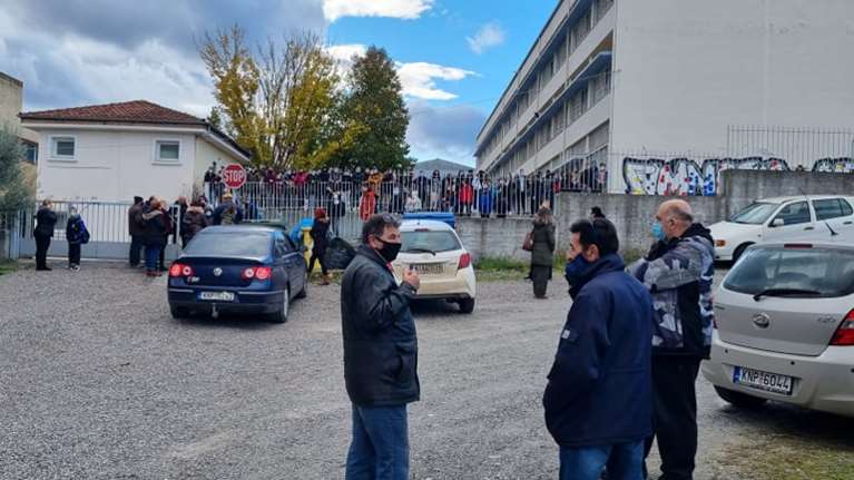 Πιερία: Πώς οι αρνητές πολιτοφύλακες σχεδίασαν τη &quot;σύλληψη&quot; του γυμνασιάρχη - Συνελήφθησαν πέντε άτομα [εικόνες - βίντεο]