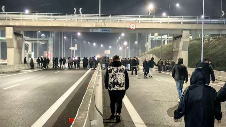 Αποκαταστάθηκε η κυκλοφορία στην εθνική οδό Πατρών - Πύργου: Άνοιξαν το μπλόκο αγρότες και κτηνοτρόφοι