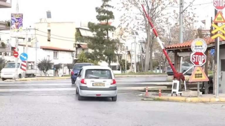 Συνελήφθη σεκιούριτι που ξέχασε ανοιχτές τις μπάρες στις γραμμές του ΟΣΕ στη Χαμοστέρνας