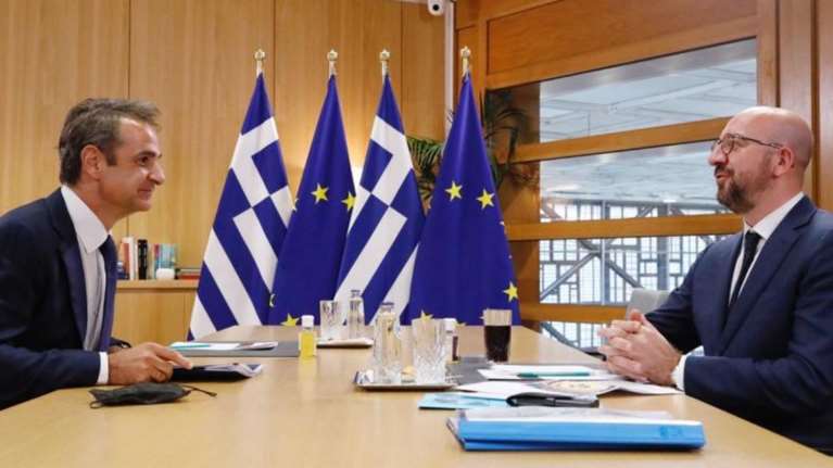 Επιστολή Σαρλ Μισέλ σε Μητσοτάκη: "Θα κινηθούμε νομικά για τις καθυστερήσεις των εμβολίων στην Ευρώπη"