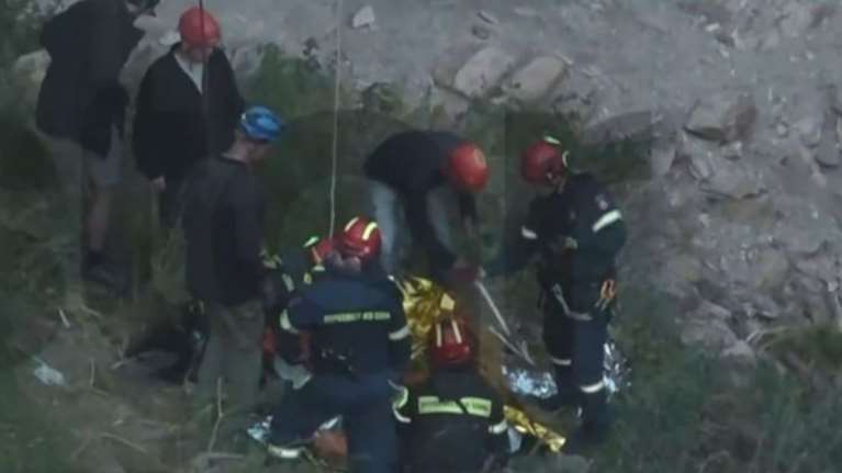Λαύριο: Βίντεο από την επιχείρηση διάσωσης 30χρονου σπηλαιολόγου-αναρριχητή – Έπεσε σε χαράδρα
