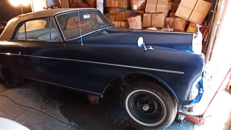 Θησαυροί σε 4 τροχούς στα ανάκτορα του Τατοΐου: Αρχίζει η αποκατάσταση των βασιλικών αυτοκινήτων [εικόνες - βίντεο]