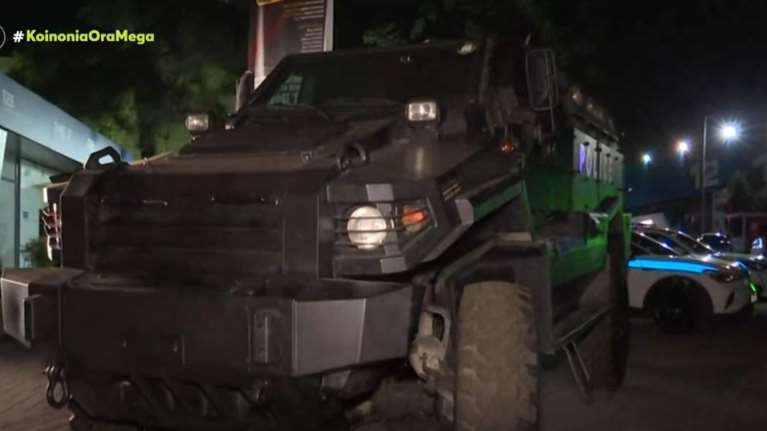 &quot;Τυφώνας&quot;: Το αυτοκίνητο θηρίο των ΕΚΑΜ - Ζυγίζει 12,5 τόνους, έχει πάνω από 2,5 μέτρα ύψος [βίντεο]