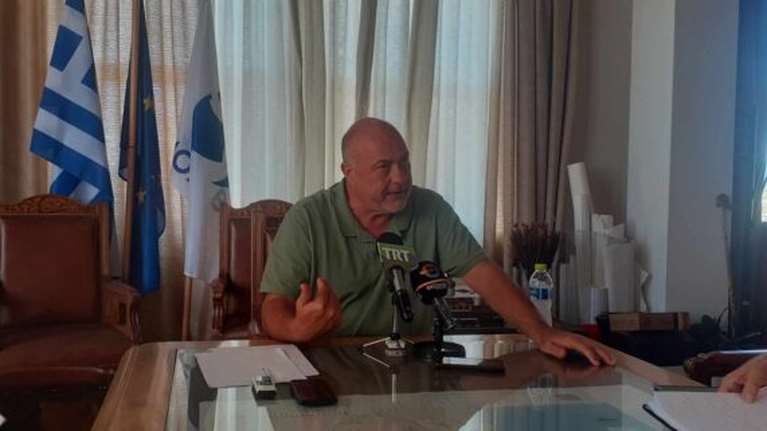 Ειρωνίες Μπέου για Αγαπηδάκη: &quot;Για αγάπες καλή είναι, μην ακούω αηδίες για το νερό&quot; [βίντεο]