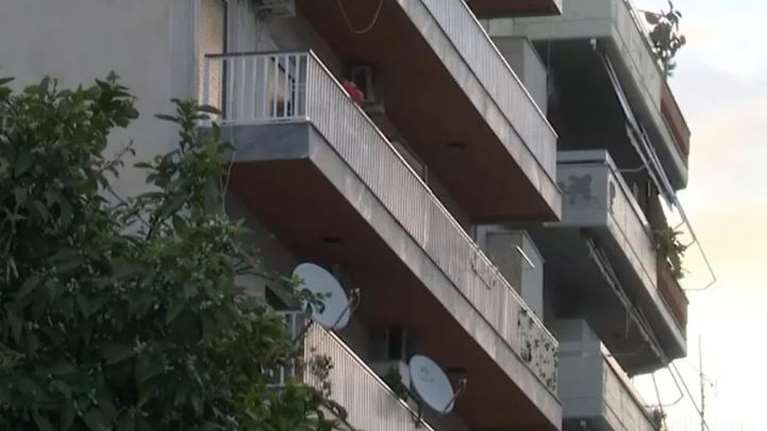 Τραγωδία στου Ζωγράφου: Ζευγάρι πήδηξε στο κενό από τον 3ο όροφο πολυκατοικίας