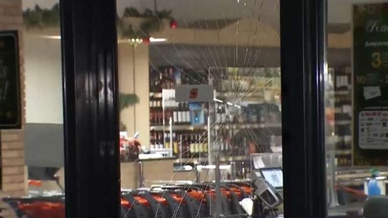 Μπαράζ επιθέσεων σε επτά σούπερ μάρκετ στην Αττική μέσα σε διάστημα δέκα λεπτών – Έσπασαν και ένα ΑΤΜ