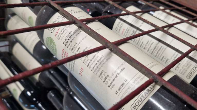 Ενας οινικός θησαυρός: &quot;Χρονοκάψουλα&quot; - λαβύρινθος στη Στενήμαχο με 116.000 φιάλες κρασιού [εικόνες]