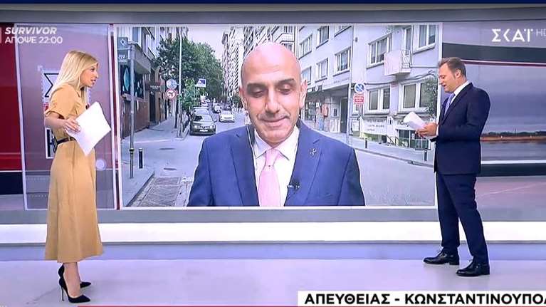 Πατέρας ο δημοσιογράφος Μανώλης Κωστίδης - Το πρώτο παιδί και η εμφάνιση με ροζ γραβάτα