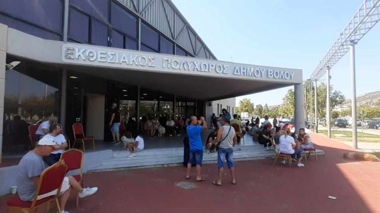 Νέα Αγχίαλος: Επιστρέφουν στα σπίτια τους οι κάτοικοι - Ασφαλής η περιοχή μετά τους ελέγχους