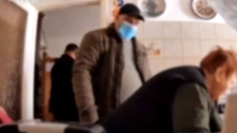 Βίντεο ντοκουμέντο: Ληστές προσποιούνται τους συντηρητές ασανσέρ - Έκλεψαν 2.000 ευρώ από ηλικιωμένη