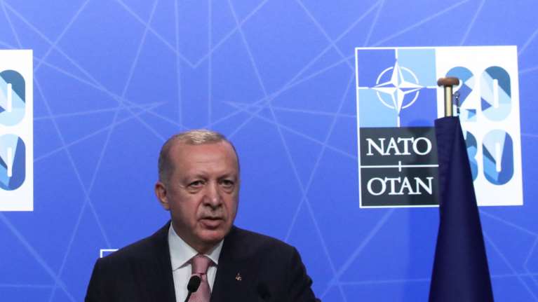 Καρφιά της αντιπολίτευσης για την &quot;κωλοτούμπα&quot; Ερντογάν στις Βρυξέλλες: &quot;Ντροπή σου, τέτοια αναίδεια;&quot;