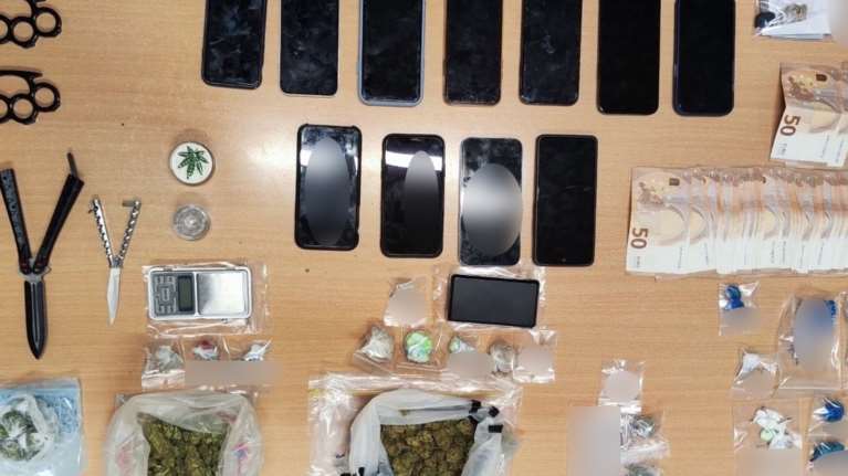 Πάτρα: Αποκαλυπτικές εικόνες από τη διακίνηση ναρκωτικών σε σχολείο - Πώς δρούσε η εγκληματική οργάνωση