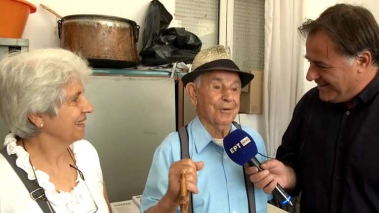 Σέρρες: 99χρονος ψηφοφόρος καλεί τους νέους να προσέλθουν στις κάλπες - &quot;Αν δώσει ο Θεός θα ψηφίσω και στις επόμενες&quot;