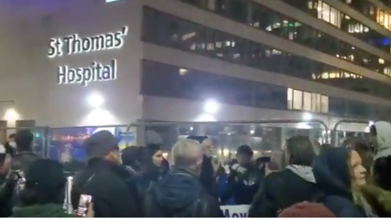 Απίστευτο: &quot;Ο κορονοϊός είναι απάτη&quot; φώναζαν αρνητές έξω από νοσοκομείο αναφοράς στη Βρετανία [Βίντεο]