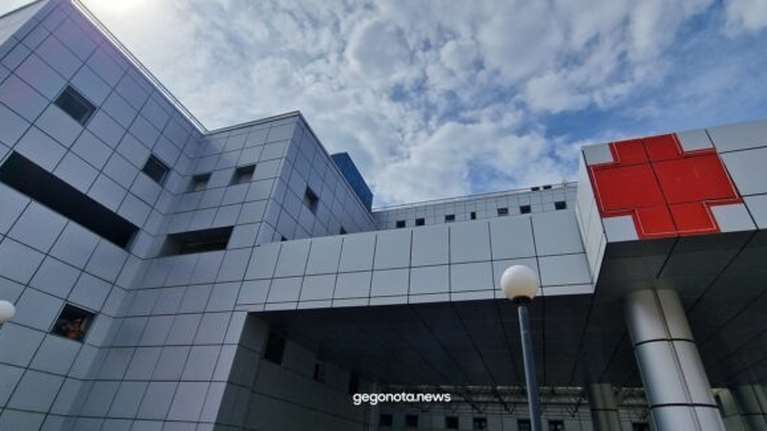 Χαμός στο νοσοκομείο του Βόλου: 40χρονος κλωτσούσε και απειλούσε την σύζυγό του ότι θα την κάψει