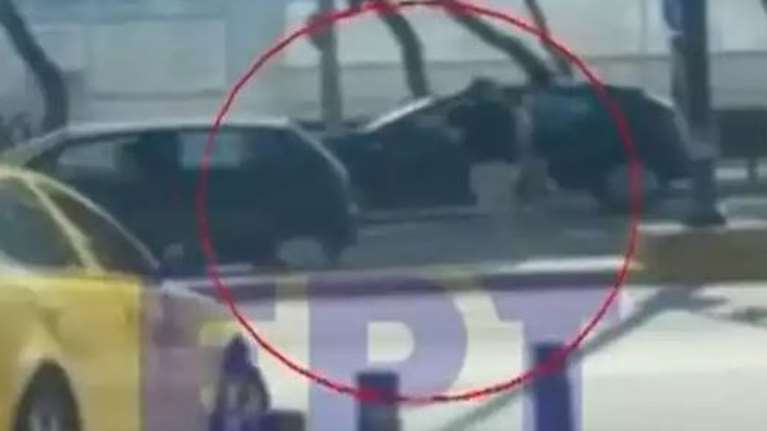 Σοκαριστικό βίντεο από τροχαίο δυστύχημα στη Βουλιαγμένη - Η στιγμή που όχημα χτυπάει και παρασέρνει 28χρονο πεζό