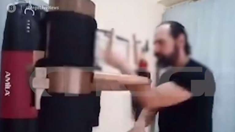 Κάλυμνος: Αυτός είναι ο &quot;παπα-νίντζα&quot; - Ο ιερέας που καλούσε τους πιστούς να μη φοράνε μάσκες [Βίντεο]