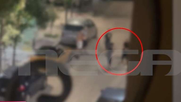 Νέα Φιλαδέλφεια: Βίντεο ντοκουμέντο - Ανήλικοι χτυπούν με μανία 16χρονο - &quot;Για τα μάτια μιας κοπέλας&quot;