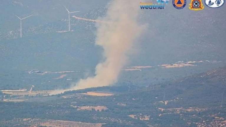 Ξέσπασε μεγάλη φωτιά στη Ριτσώνα: Στη μάχη 100 πυροσβέστες, τέσσερα αεροσκάφη και δύο ελικόπτερα