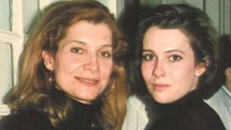 Βαρύ πένθος για την Αιμιλία Υψηλάντη - Έφυγε από τη ζωή η μοναχοκόρη της [εικόνες]