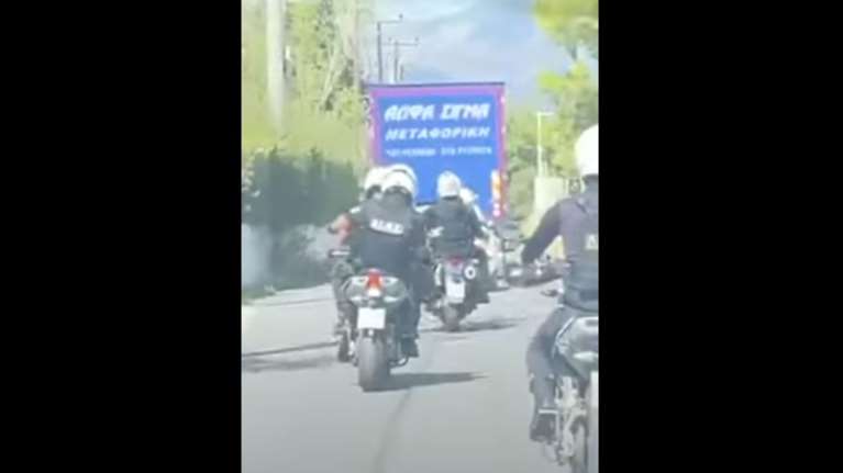 Βίντεο-ντοκουμέντο από την επεισοδιακή καταδίωξη στην Κηφισιά - Το κλεμμένο αυτοκίνητο καρφώθηκε σε κολώνα και ανετράπη