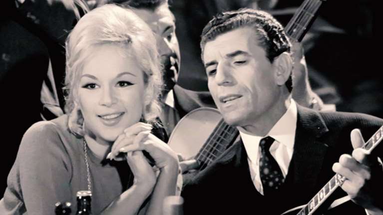 Ελληνικό Πάσχα: Με τραγούδια λαϊκά, ρεμπέτικα και ...Ζαμπέτα