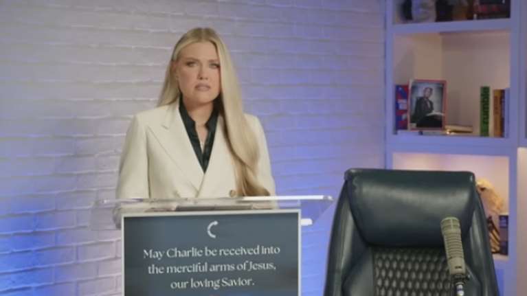 Τσάρλι Κερκ: "Δεν θα αφήσω ποτέ την κληρονομιά σου να πεθάνει" είπε η χήρα του - Το ευχαριστώ σε Τραμπ και Βανς [βίντεο]