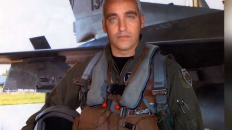 &quot;Top Gun&quot; ο ψευτογιατρός - Παρίστανε τον πιλότο σε αμερικανική βάση ο Κοντοστάθης [Βίντεο]