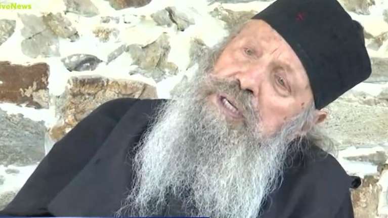 Σάλος με τον ηγούμενο μονής που απαγορεύει τις μάσκες: &quot;Αν προσευχηθείς με μάσκα, ο Θεός δεν το λαμβάνει υπόψη&quot; [Βίντεο]