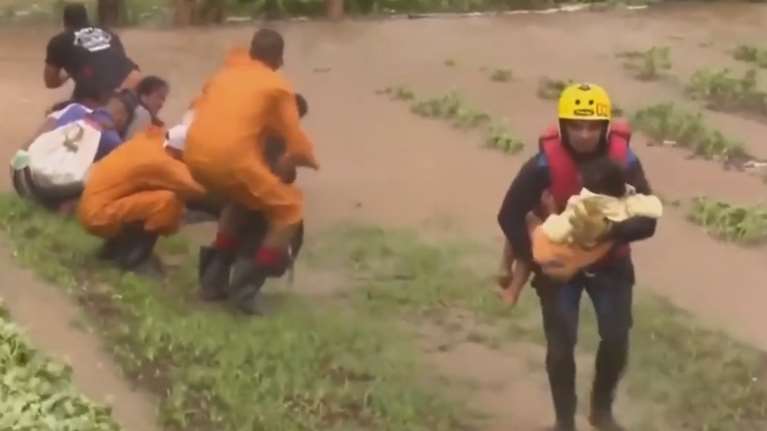 Κούβα: Τρεις νεκροί και χιλιάδες εκτοπισμένοι από τις ισχυρές βροχές [βίντεο]