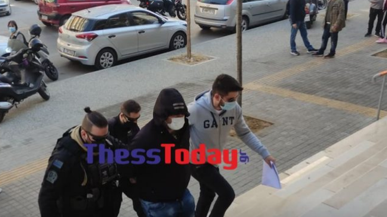 Επίθεση στα μέλη της ΚΝΕ στη Θεσσαλονίκη: Ασκήθηκε δίωξη και αφέθηκε ελεύθερος ο 30χρονος