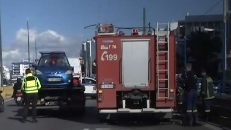 Τούμπαρε αυτοκίνητο στο Χαλάνδρι - Ασφυξία στη λεωφόρο Κηφισίας