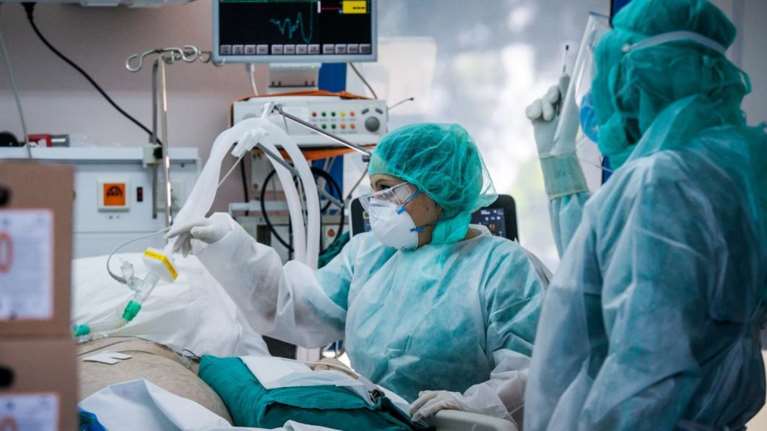 Προειδοποίηση Καπραβέλου για έξαρση της πανδημίας: &quot;Είχαμε αύξηση των εισαγωγών 600% σε μια ημέρα&quot;