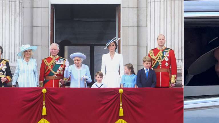 Ελισάβετ: &quot;Παραπεταμένοι&quot; Χάρι και Μέγκαν - Δεν τους άφησαν να δουν την παρέλαση από τον εξώστη του Μπάκιγχαμ