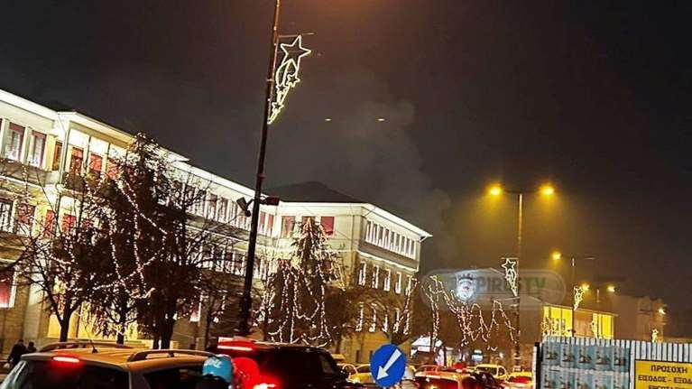 Ιωάννινα: Φωτιά στη λέσχη αξιωματικών - Οι καπνοί σκέπασαν την πόλη