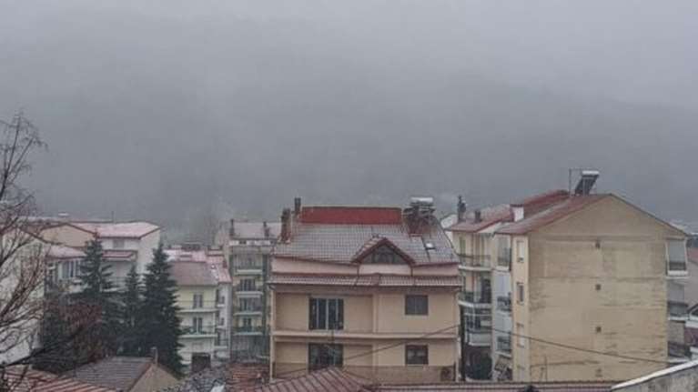 Ξεκίνησε η ψυχρή εισβολή από τα βόρεια: Χιονοπτώσεις σε Φλώρινα, Καστοριά, Κοζάνη και &quot;βουτιά&quot; της θερμοκρασίας